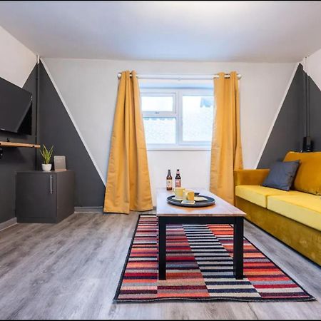 Stunning One Bedroom Apartments Near Shops & Central Cardiff Esterno foto