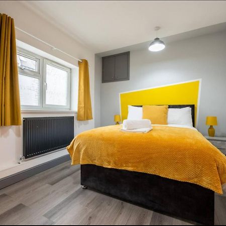 Stunning One Bedroom Apartments Near Shops & Central Cardiff Esterno foto