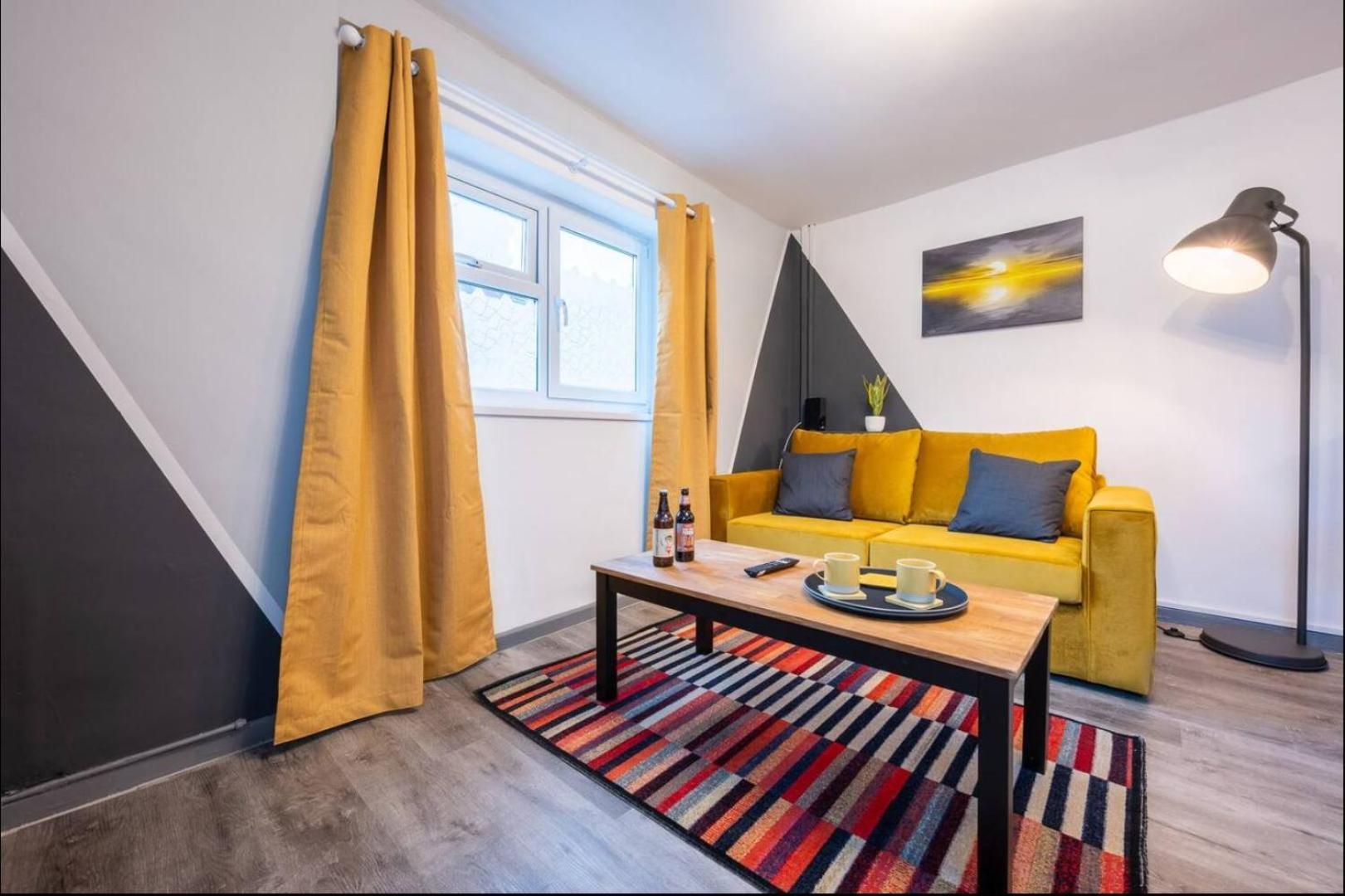 Stunning One Bedroom Apartments Near Shops & Central Cardiff Esterno foto