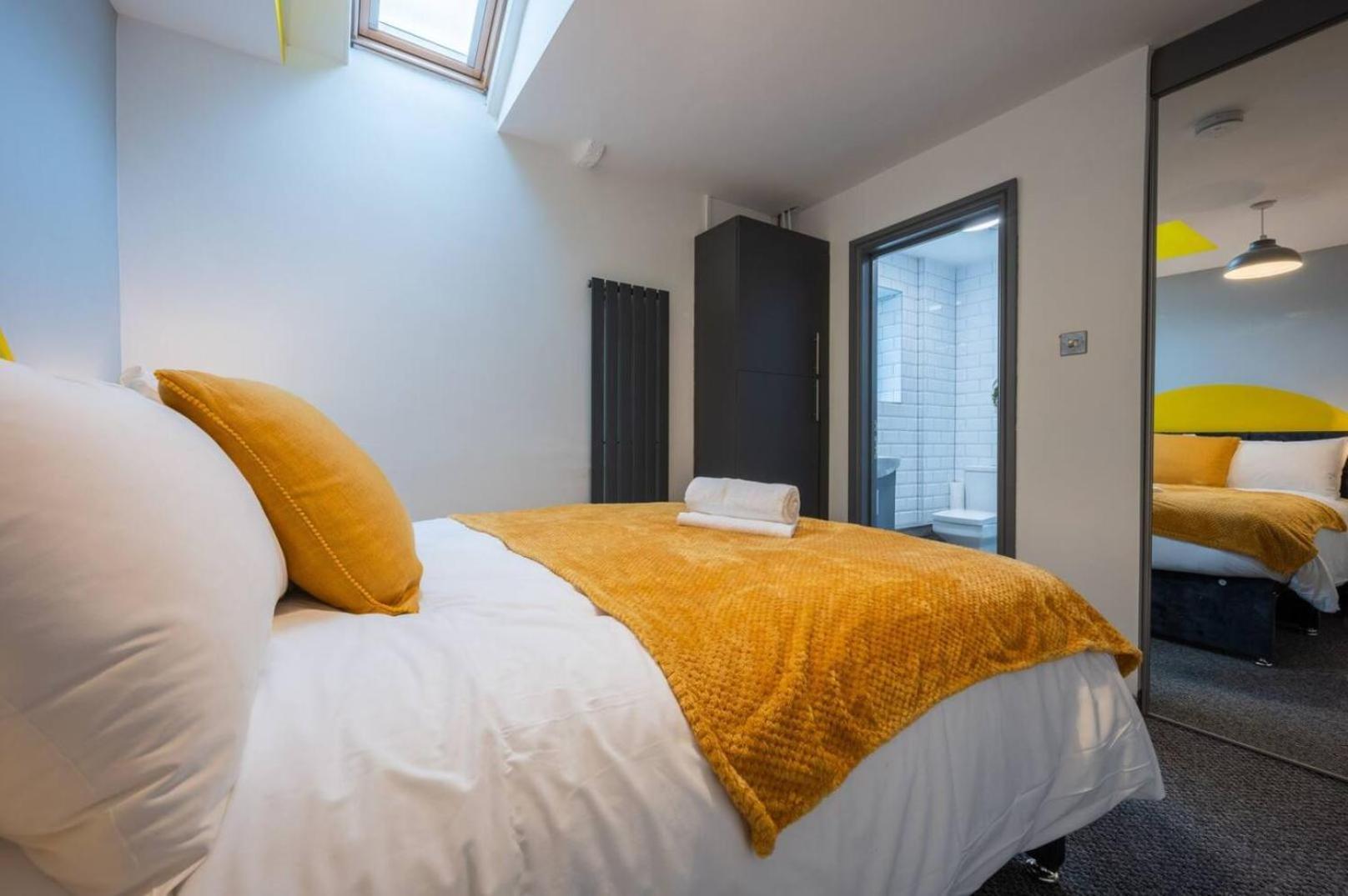 Stunning One Bedroom Apartments Near Shops & Central Cardiff Esterno foto