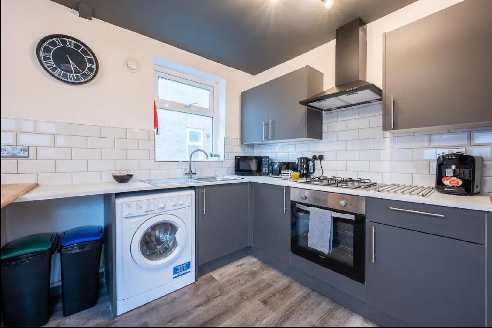 Stunning One Bedroom Apartments Near Shops & Central Cardiff Esterno foto