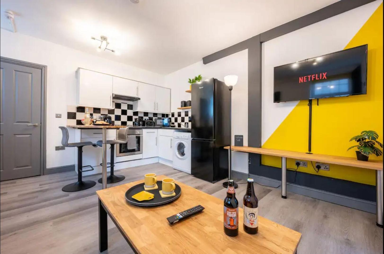 Stunning One Bedroom Apartments Near Shops & Central Cardiff Esterno foto