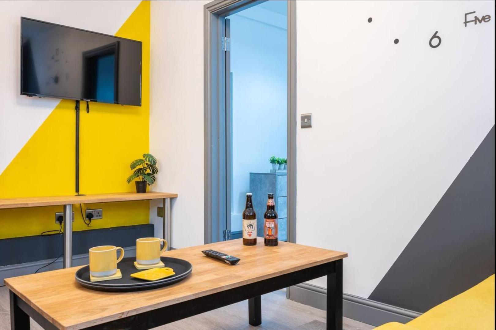Stunning One Bedroom Apartments Near Shops & Central Cardiff Esterno foto